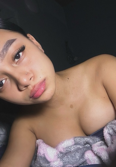 Mía from Venezuela, live on cam
